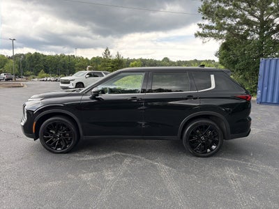 2023 Mitsubishi Outlander SE