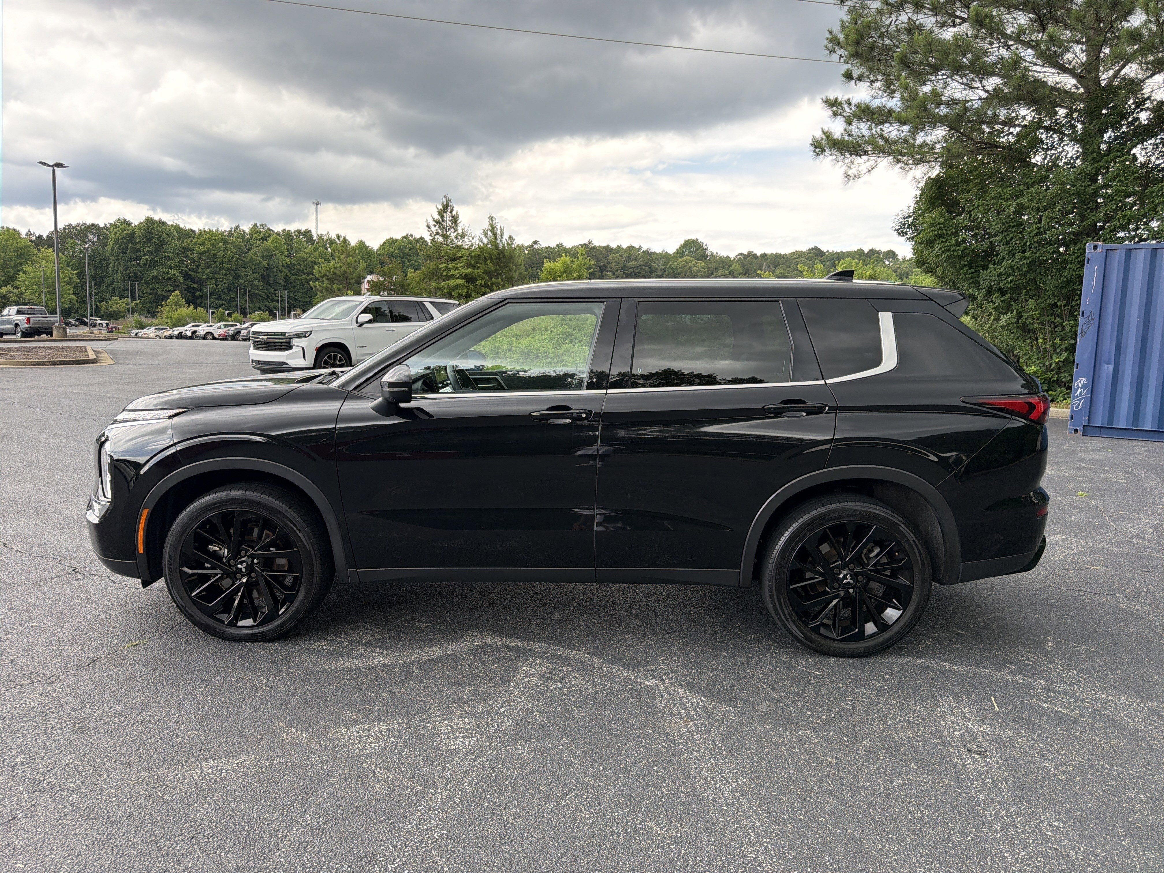 2023 Mitsubishi Outlander SE