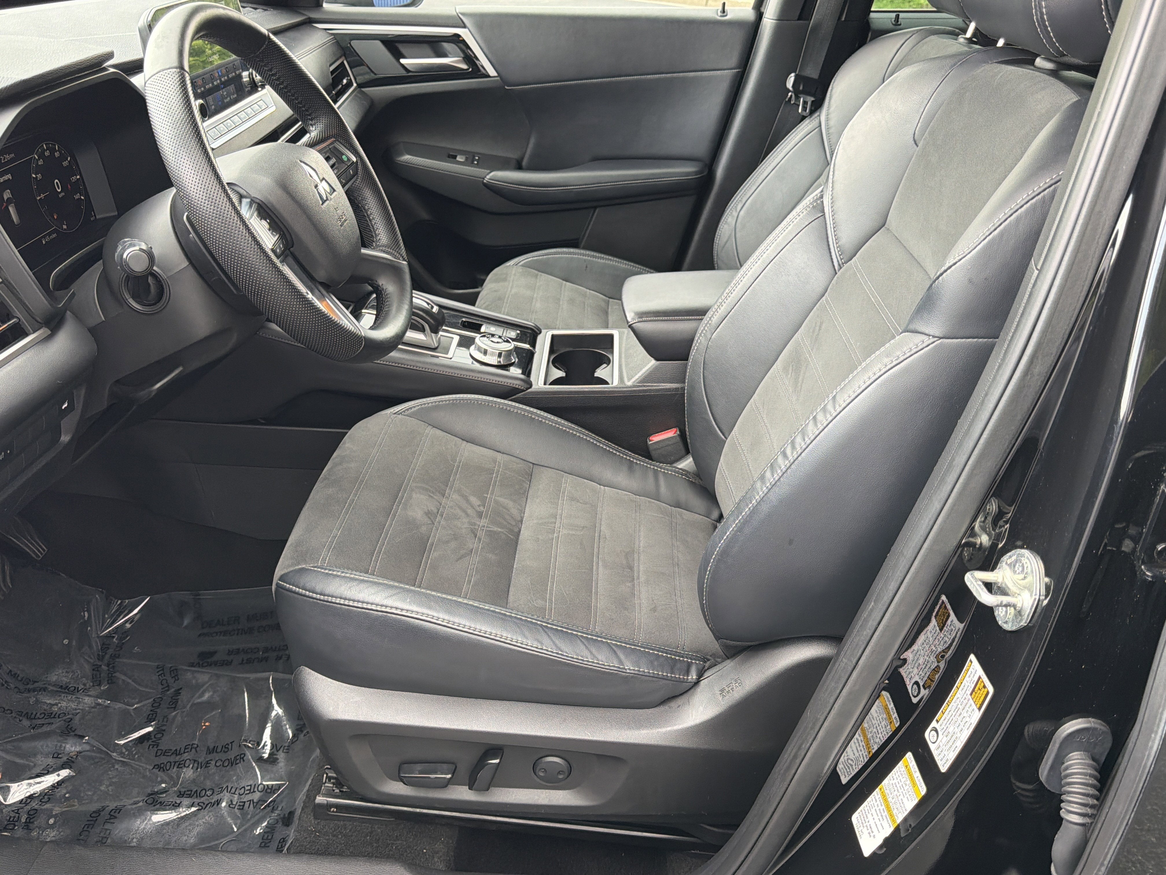 2023 Mitsubishi Outlander SE