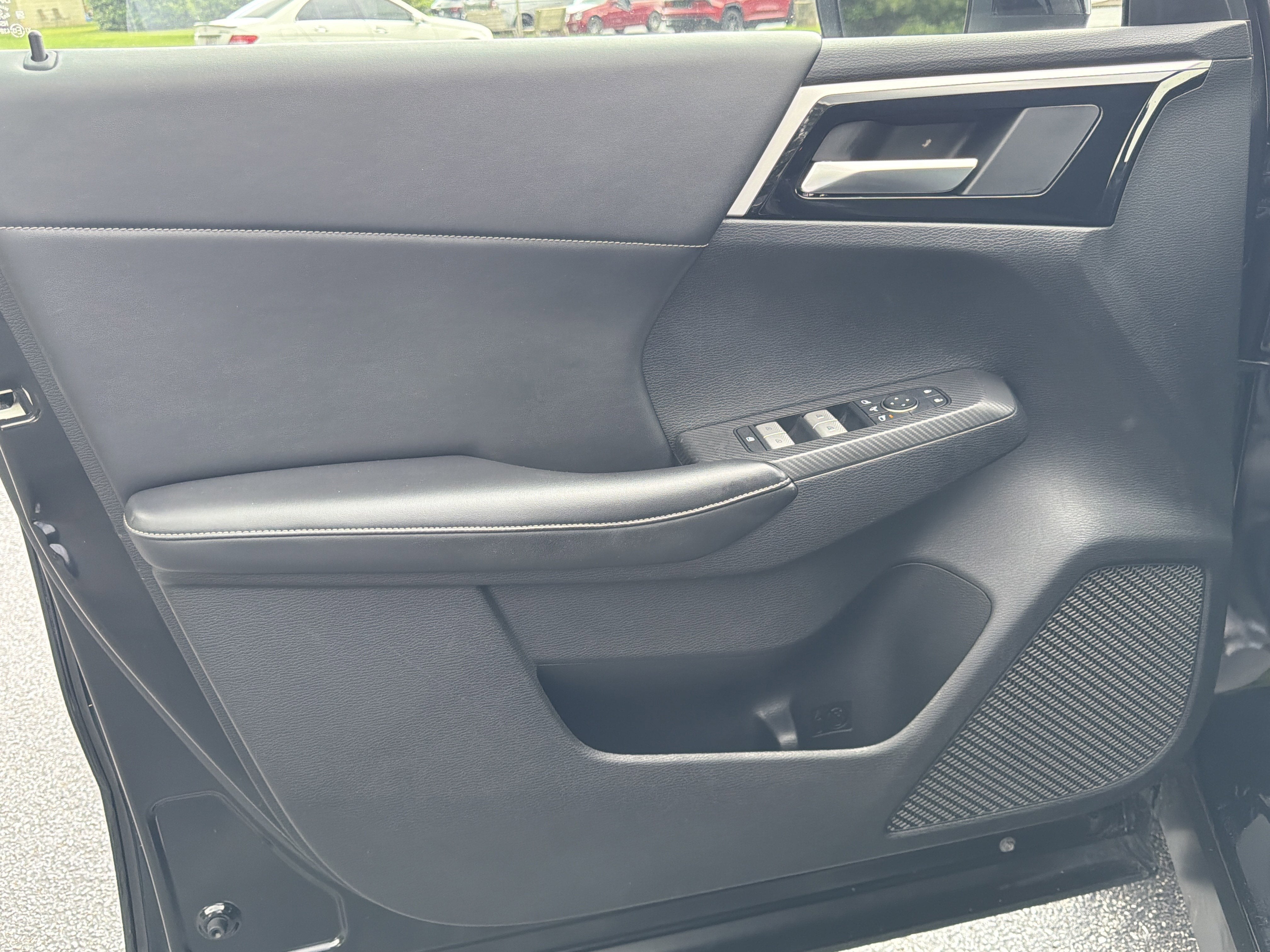 2023 Mitsubishi Outlander SE