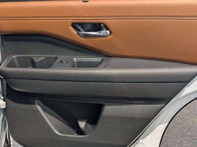 2025 Nissan Pathfinder Platinum