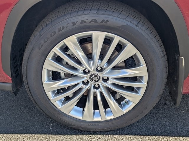 2022 Toyota Highlander Hybrid Platinum