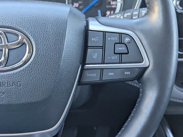 2022 Toyota Highlander Hybrid Platinum