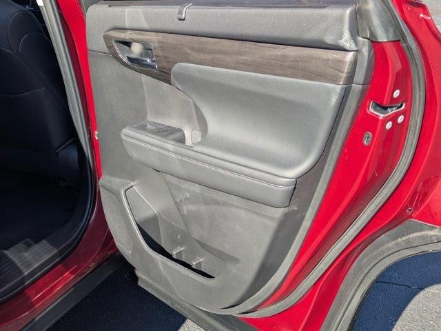 2022 Toyota Highlander Hybrid Platinum