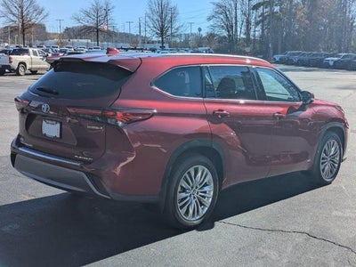 2022 Toyota Highlander Hybrid Platinum
