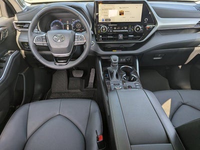 2025 Toyota Highlander Platinum