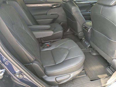 2025 Toyota Highlander Platinum