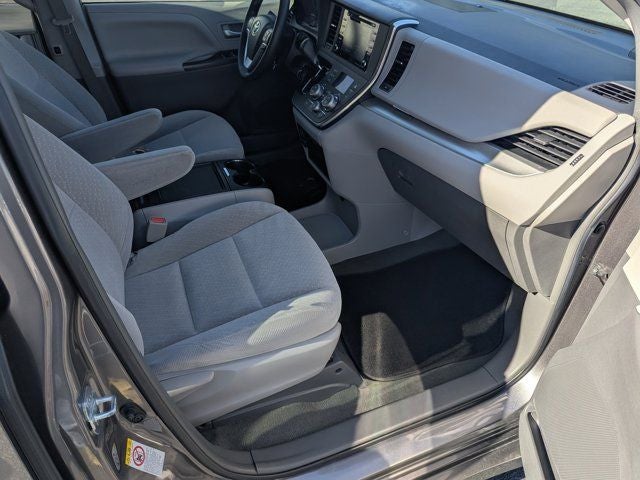 2018 Toyota Sienna LE 7 Passenger
