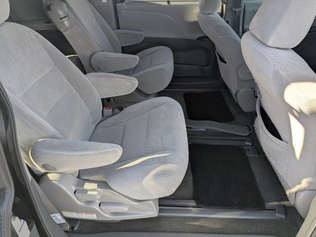 2018 Toyota Sienna LE 7 Passenger
