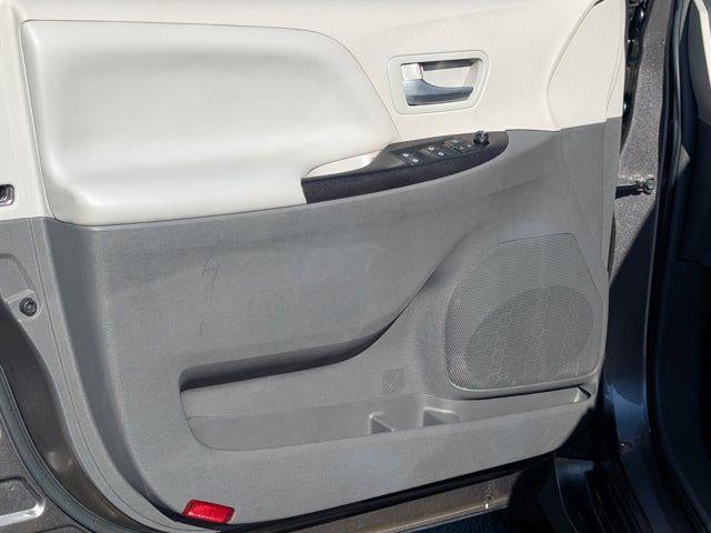 2018 Toyota Sienna LE 7 Passenger