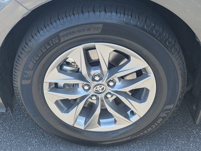 2025 Toyota Sienna XLE 8 Passenger