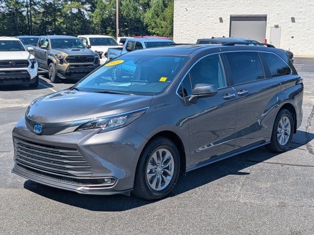 2025 Toyota Sienna XLE 8 Passenger