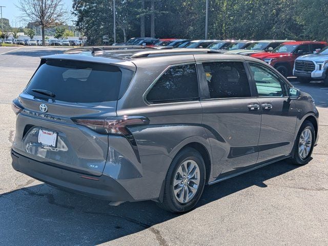 2025 Toyota Sienna XLE 8 Passenger