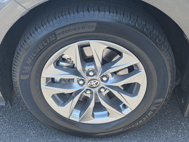 2025 Toyota Sienna XLE 8 Passenger