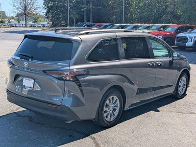 2025 Toyota Sienna XLE 8 Passenger