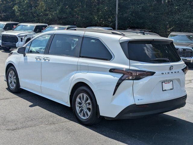 2026 Toyota Sienna XLE 8 Passenger