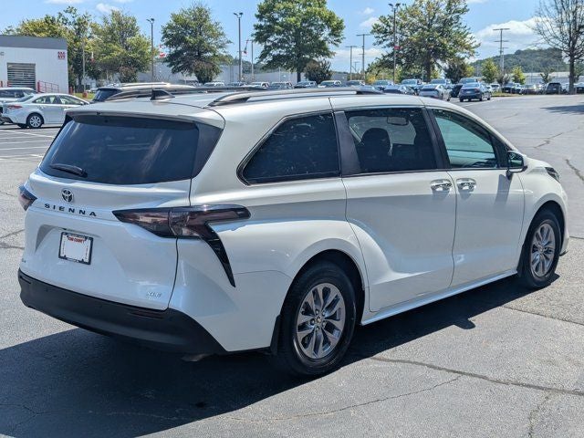 2026 Toyota Sienna XLE 8 Passenger