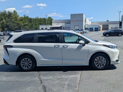2026 Toyota Sienna XLE 8 Passenger