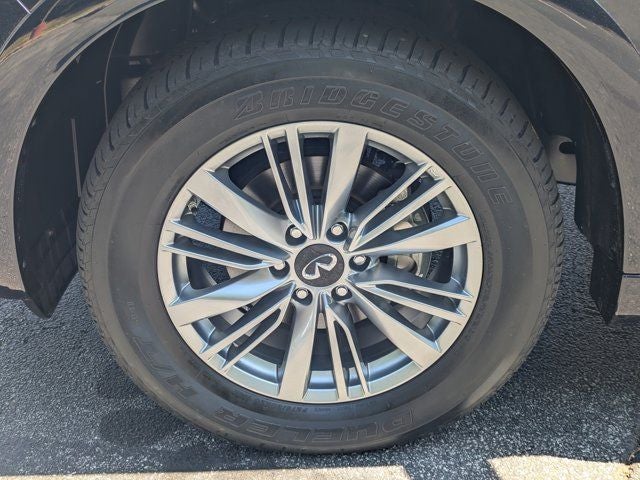 2023 INFINITI QX80 LUXE
