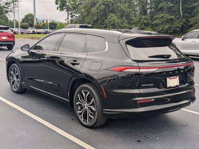 2025 Toyota Crown Signia XLE