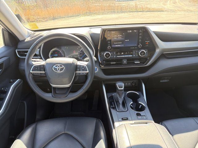 2022 Toyota Highlander Hybrid XLE