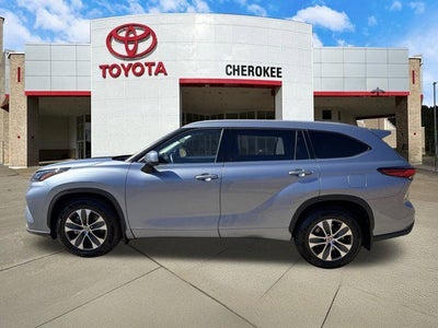 2022 Toyota Highlander Hybrid XLE