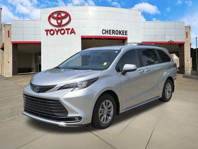 2025 Toyota Sienna XLE 8 Passenger
