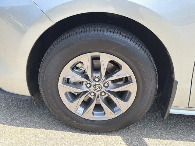 2025 Toyota Sienna XLE 8 Passenger