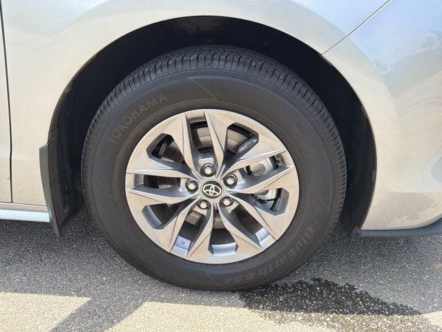 2025 Toyota Sienna XLE 8 Passenger