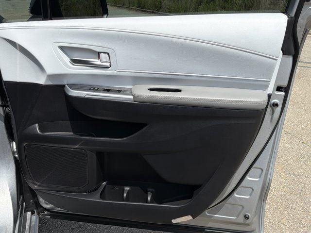 2025 Toyota Sienna XLE 8 Passenger