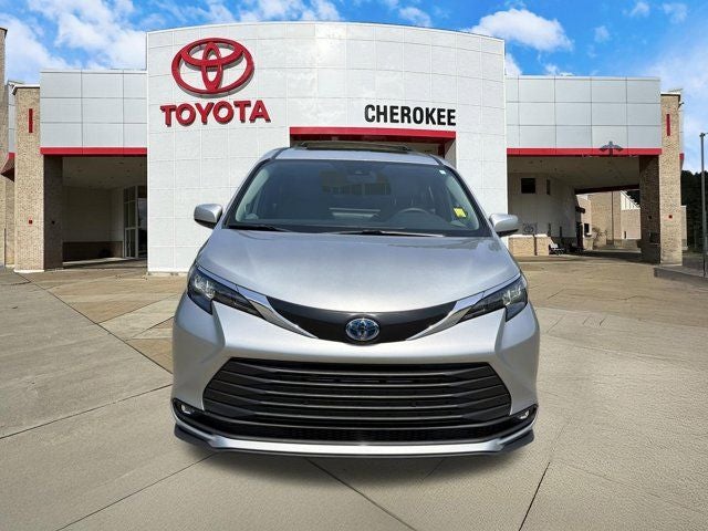 2025 Toyota Sienna XLE 8 Passenger