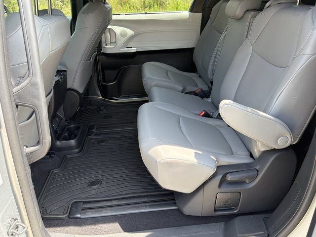 2025 Toyota Sienna XLE 8 Passenger