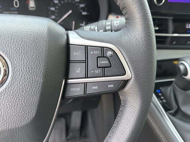 2025 Toyota Sienna XLE 8 Passenger
