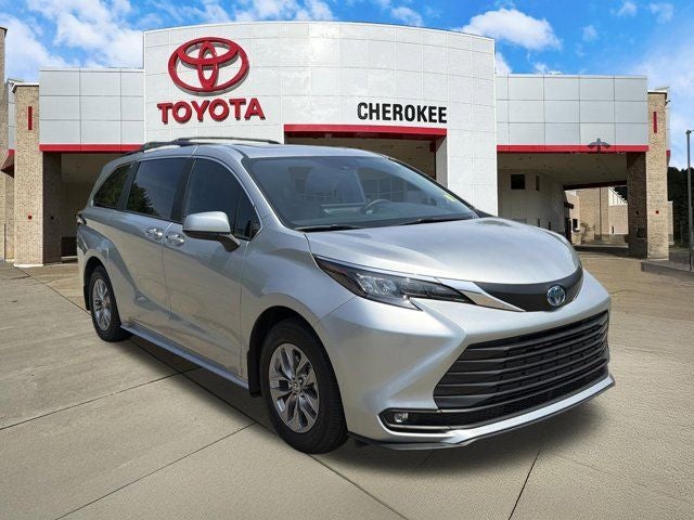 2025 Toyota Sienna XLE 8 Passenger