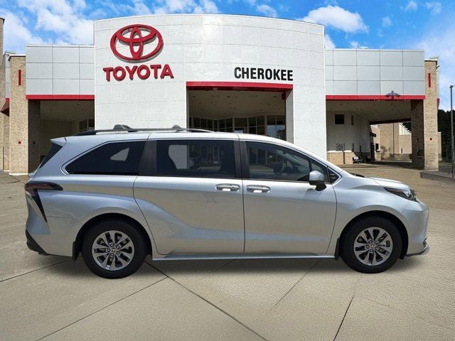 2025 Toyota Sienna XLE 8 Passenger