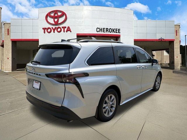 2025 Toyota Sienna XLE 8 Passenger