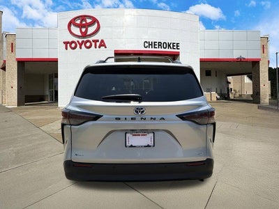 2025 Toyota Sienna XLE 8 Passenger