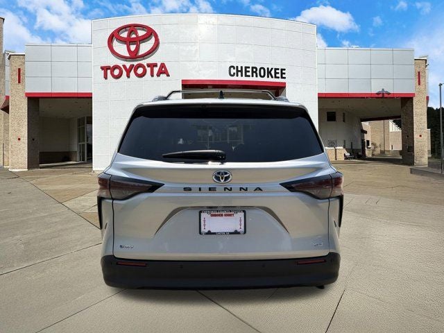 2025 Toyota Sienna XLE 8 Passenger