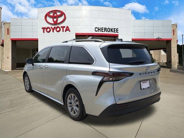 2025 Toyota Sienna XLE 8 Passenger