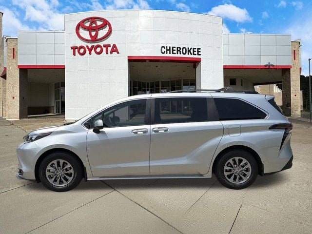 2025 Toyota Sienna XLE 8 Passenger