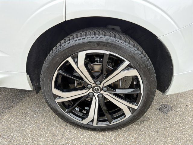 2024 Volvo XC60 B5 Ultimate Dark Theme