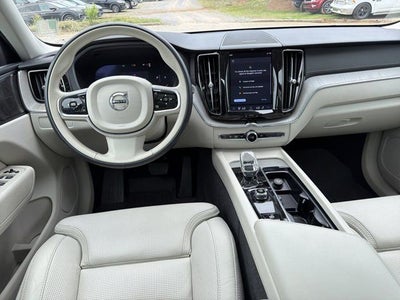 2024 Volvo XC60 B5 Ultimate Dark Theme