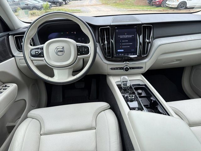 2024 Volvo XC60 B5 Ultimate Dark Theme
