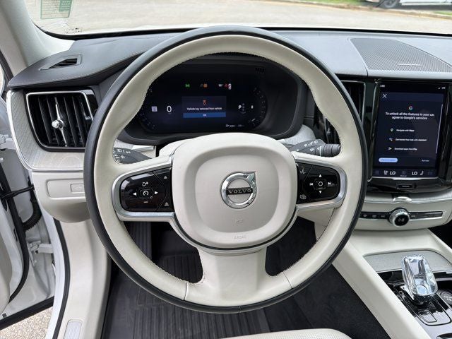2024 Volvo XC60 B5 Ultimate Dark Theme