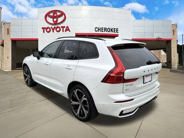 2024 Volvo XC60 B5 Ultimate Dark Theme