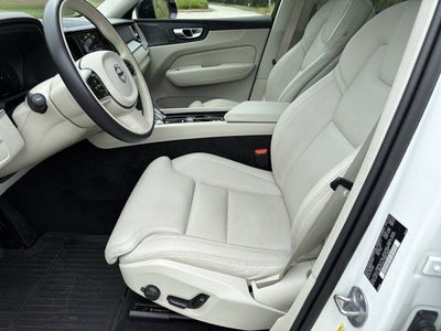 2024 Volvo XC60 B5 Ultimate Dark Theme